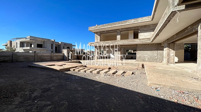 Villa for Sale in Route Casa