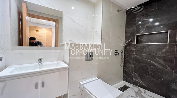 Location appartement vide moderne à guéliz