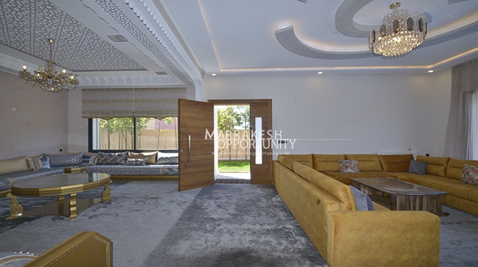 Villa for Sale in Route Casa