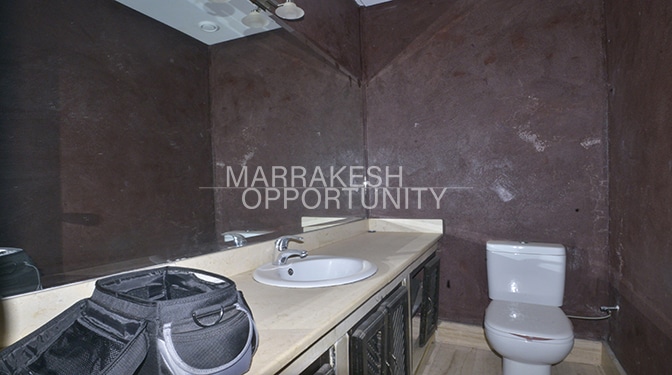 Appartement à vendre est situé sur la route de Casa