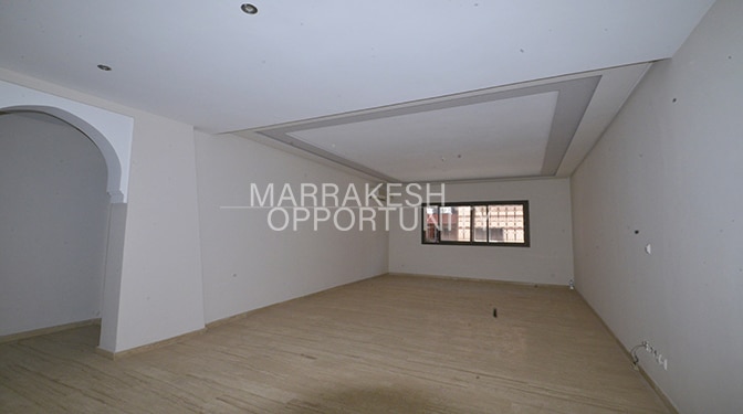 Appartement à vendre est situé sur la route de Casa