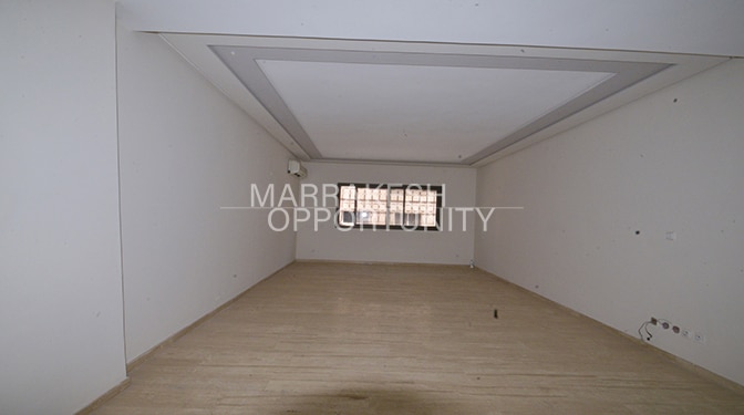 Appartement à vendre est situé sur la route de Casa