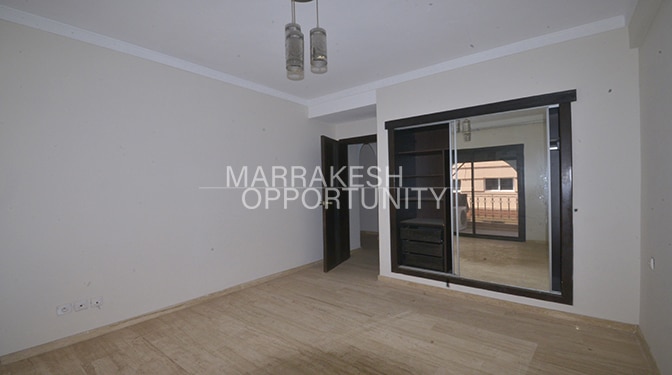 Appartement à vendre est situé sur la route de Casa