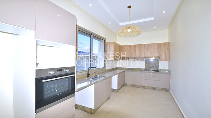 Jolie Villa Meublée avec piscine en vente sur la route de casa