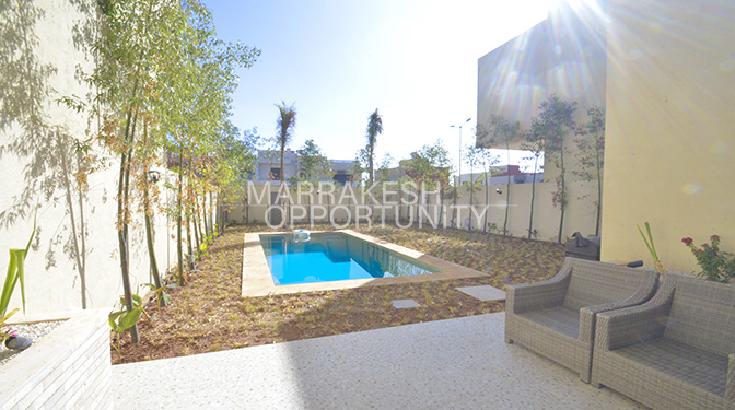 Jolie Villa Meublée avec piscine en vente sur la route de casa