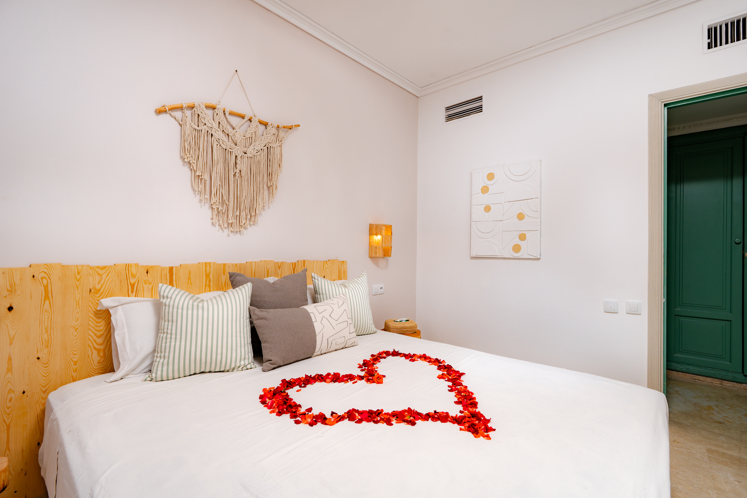 Magnificent Furnished Apartment for Seasonal Rental Garden Level in Hivernage